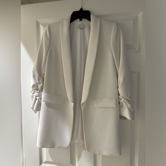 Gianni Bini
Jemma Satin Ruched 3/4 Sleeve Shawl Collar Boyfriend Blazer - Picture 5 of 7